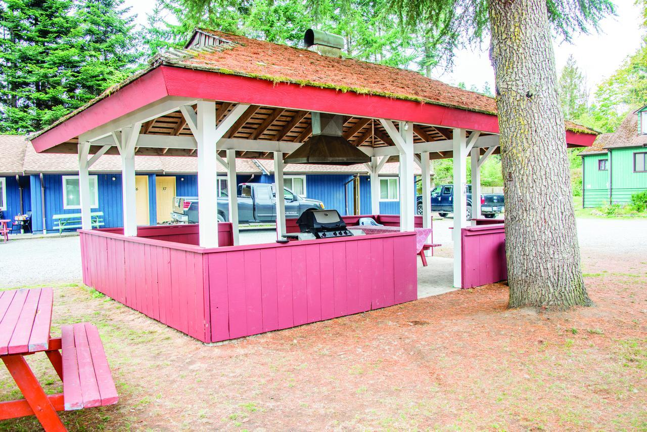 Riverside Resort & Rv Park Qualicum Beach Exterior photo